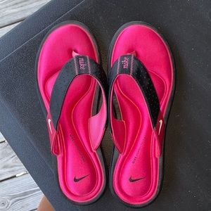 New Nike Flip flops with gel like cushion
